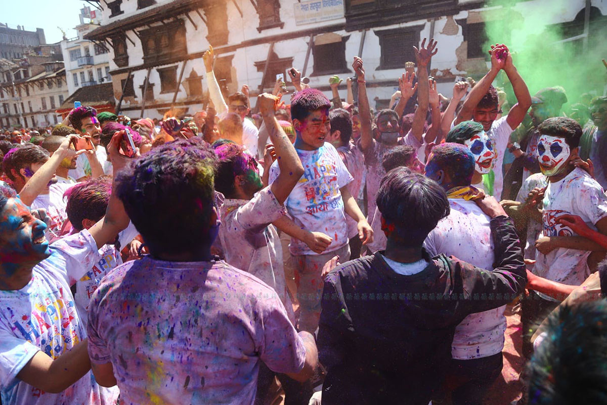 https://raracms.setopati.com/uploads/shares/2020/sujita/holi at basantapur/holi parba (1).jpg